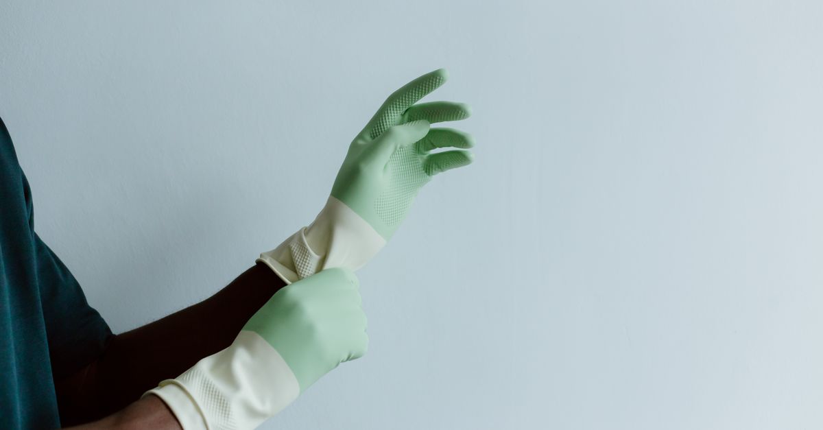 Protective gloves. Photo by Ron Lach on Pexels.