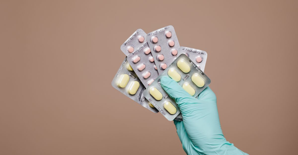 Protective gloves. Photo by https://kaboompics.com/ on Pexels.