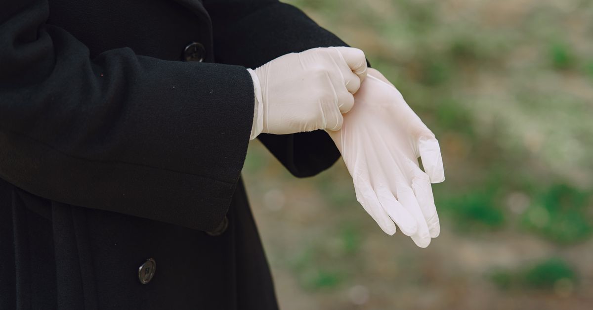Protective gloves. Photo by Gustavo Fring on Pexels.