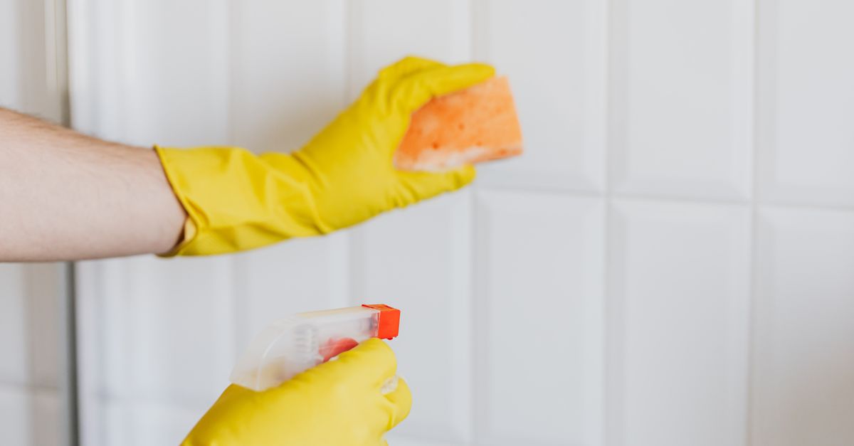 Protective gloves. Photo by https://kaboompics.com/ on Pexels.