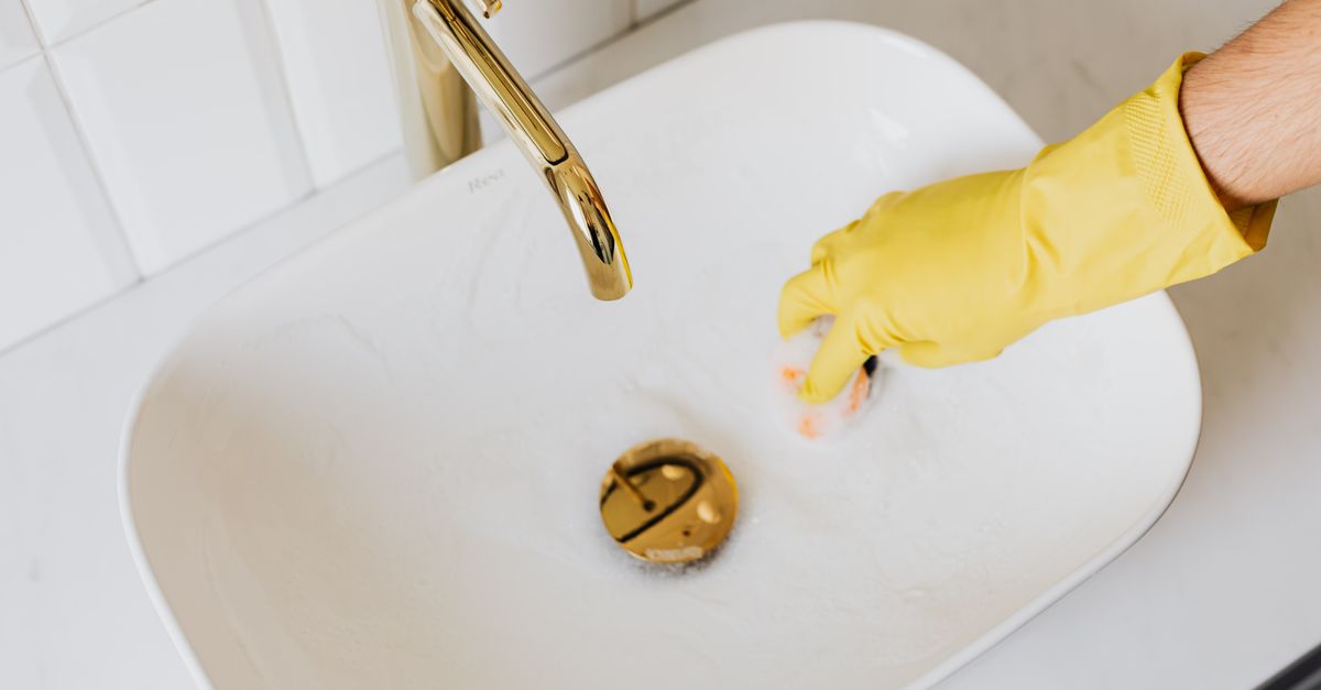 Protective gloves. Photo by https://kaboompics.com/ on Pexels.