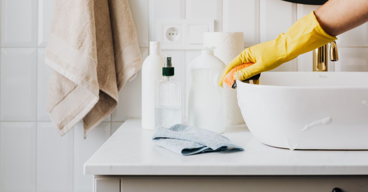Protective gloves. Photo by https://kaboompics.com/ on Pexels.