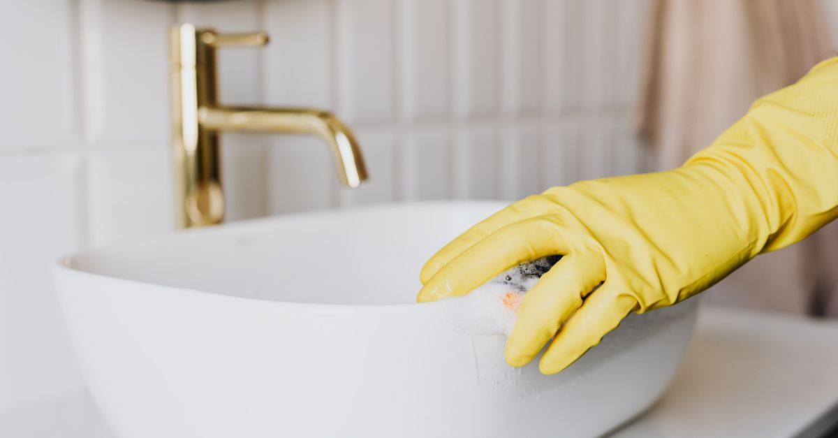 Protective gloves. Photo by https://kaboompics.com/ on Pexels.