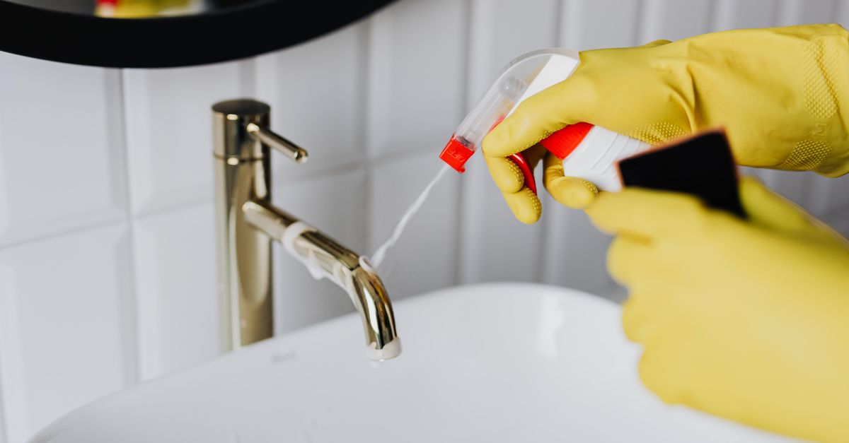 Protective gloves. Photo by https://kaboompics.com/ on Pexels.