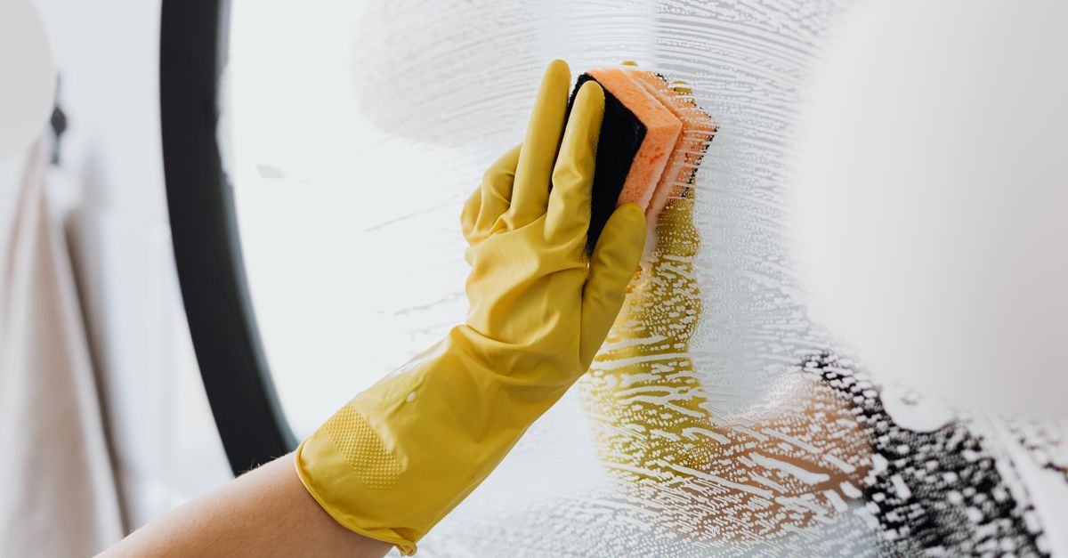 Protective gloves. Photo by https://kaboompics.com/ on Pexels.