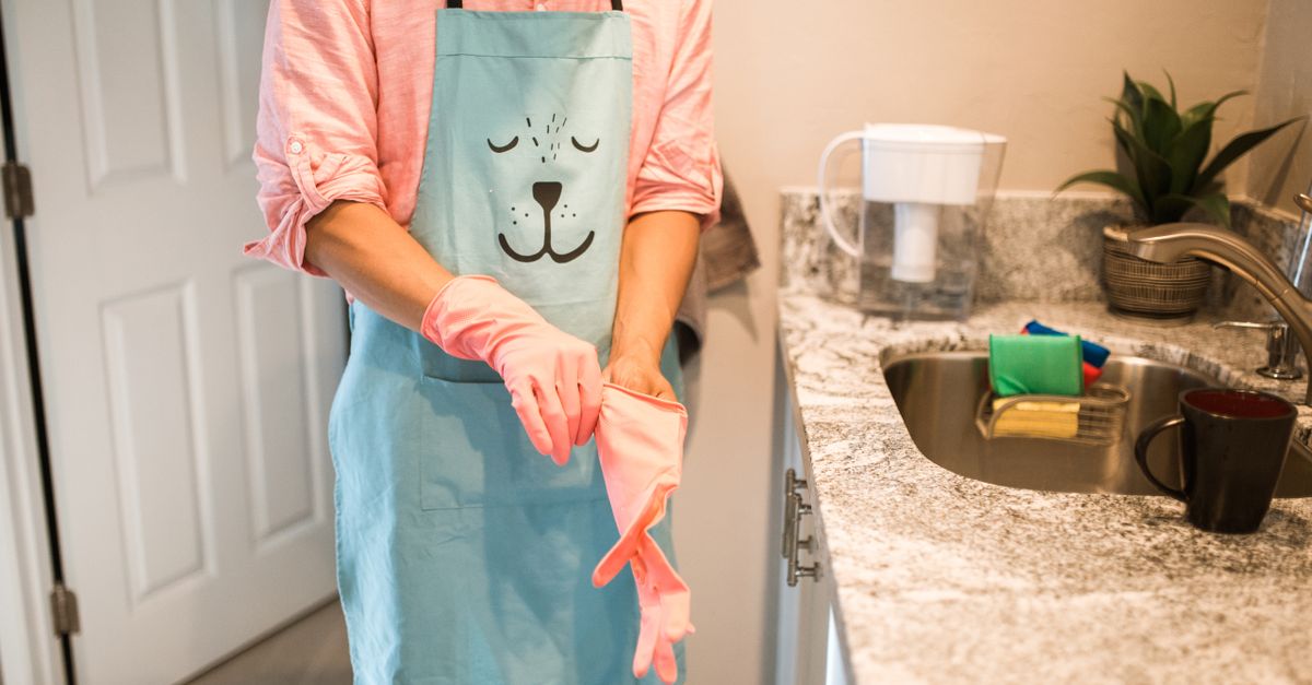 Protective gloves. Photo by RDNE Stock project on Pexels.