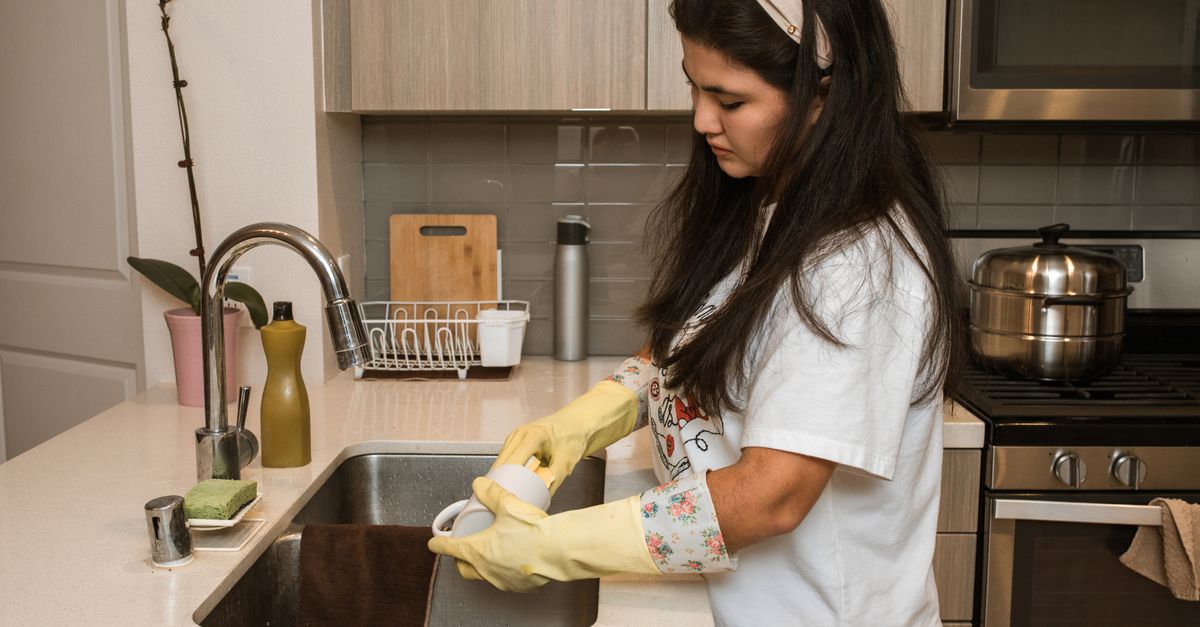 Protective gloves. Photo by RDNE Stock project on Pexels.