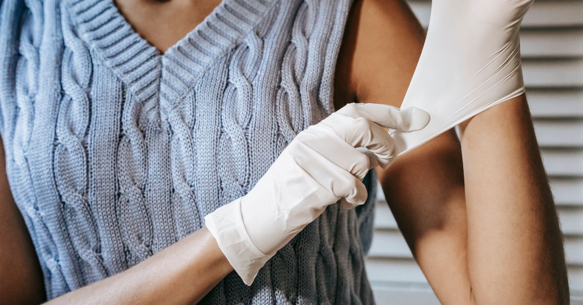 Protective gloves. Photo by Sora Shimazaki on Pexels.