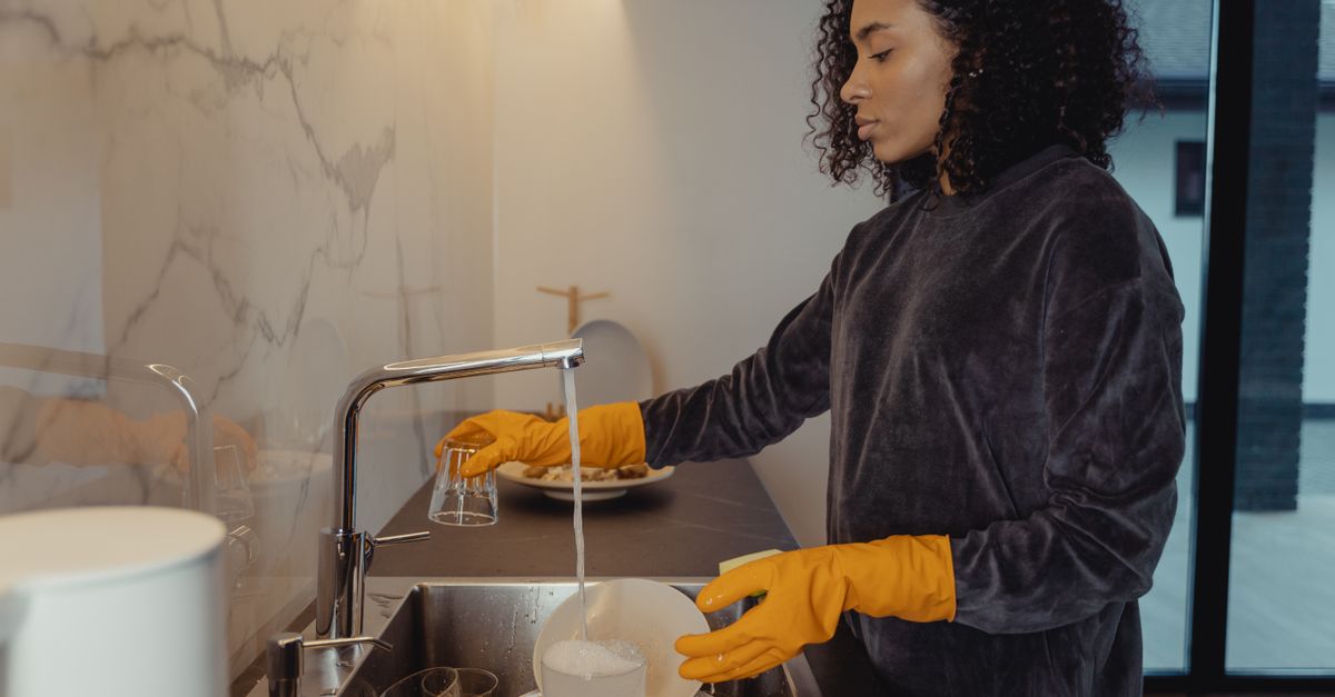 Protective gloves. Photo by Tima Miroshnichenko on Pexels.