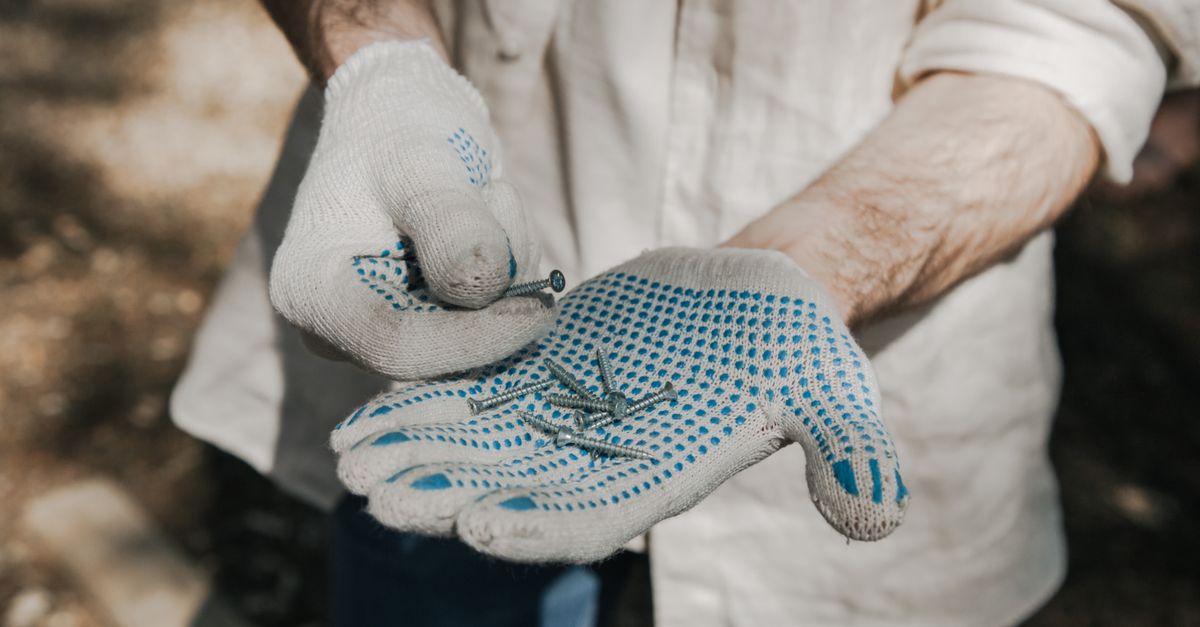 Protective gloves. Photo by Ron Lach on Pexels.
